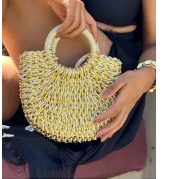 FOREVER 21 CLASSY HANDBAG BEACH BAG IN BEIGE AND GOLD - Picture 1 of 7